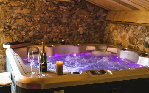 Lanarce Casa | La Ferme de Beauregard SPA -LANARCE 07660 - jacuzzi et sauna