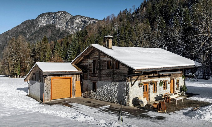 Thones Otro | La Ferme du Cortet - stone farmhouse with garden and pond - OVO Network