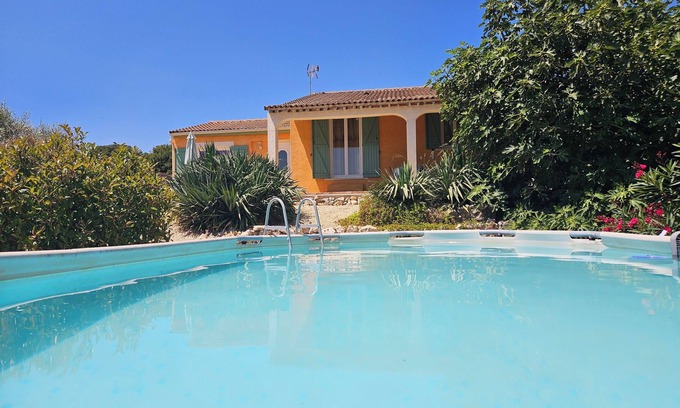 Combas Casa | Bonita casa de jardín y piscina entre viñedos y una campaña