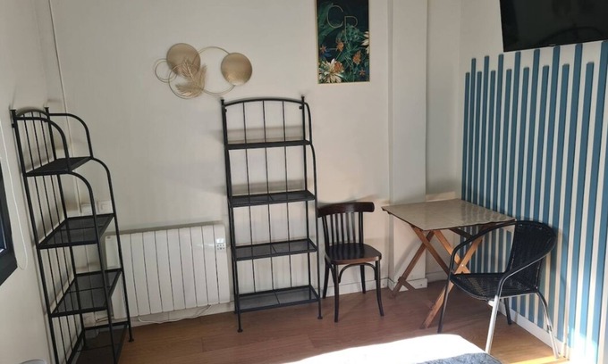 La Frette-sur-Seine Apartamento | LA FRETTE-SUR-SEINE HAVRE DE PAIX Self-contained studio near train station and amenities