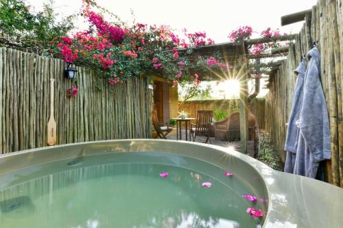 McGregor Casa | La Galleria Cottage Retreat