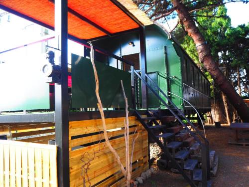 Millas Casa | La gare de Millas (Gîte le wagon)