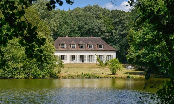 Mery-es-Bois Casa | La Genêtière - Grande maison avec étang en Sologne