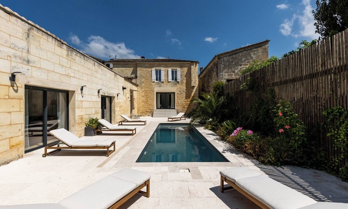 Gauriac Casa | La Girondine - Pool, billiards, vineyards and estuary