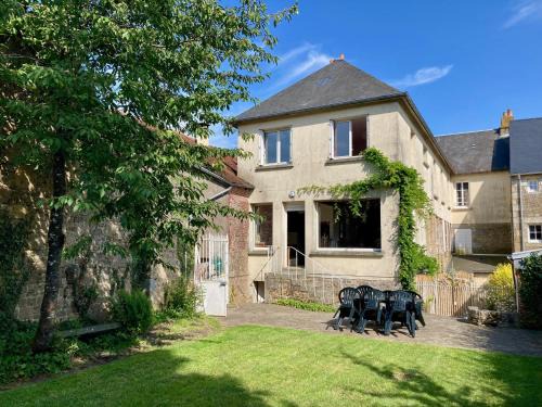 Carrouges Casa | La grande maison de Carrouges