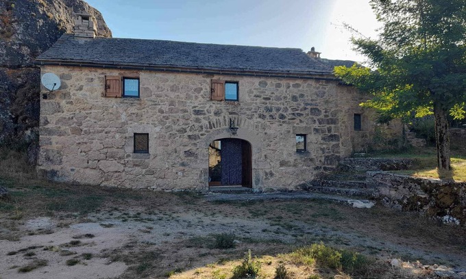 Fraissinet-de-Fourques Casa | LA GRANGE - CAUSSENARDE HOUSE