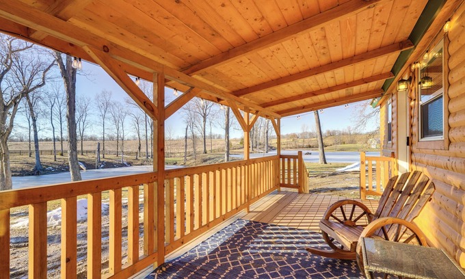 La Grange Cabina | La Grange Cabin on a Racehorse Farm w/ Pond Views!