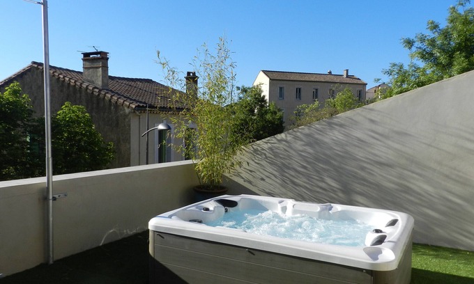 Murviel-les-Beziers Apartamento | Apartamento en la azotea con jacuzzi clasificado 4 * por Étoiles de France