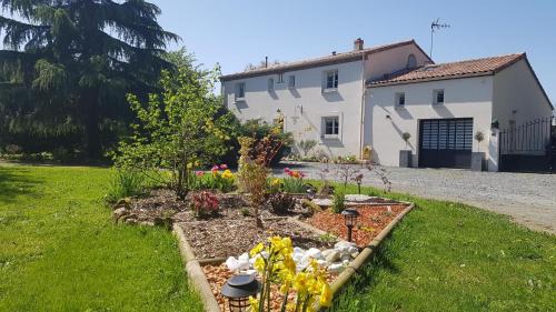 Cholet Cama Y Desayuno | La Grange d'Hélène