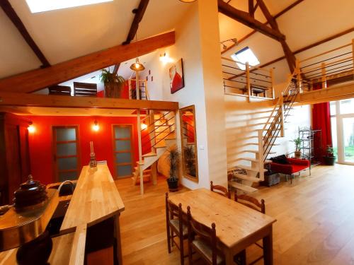 Saint-Angel Casa | La Grange de Marie à St Angel - Magnifique Grange Rénovée en loft pour 1 à 6 pers