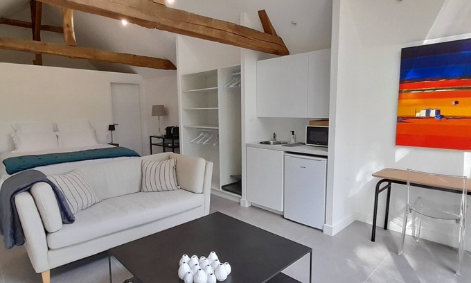 Saint-Sauveur-de-Flee Casa | La Grange - Guest house in Anjou Bleu