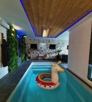 Lathuile Apartamento | La Grange Piscine Indoor Pool and Spa Lake Annecy