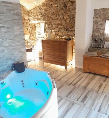 Lezzeno Casa | La grotta dell'Antica Calvasino - Jacuzzi