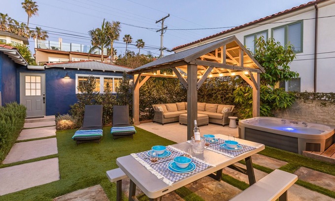 La Jolla Shores Casa | B5331 La Jolla Beach Bungalow