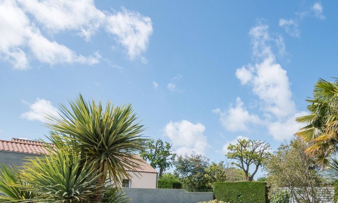 Chauve Casa | Grande et spacieuse maison avec jardin