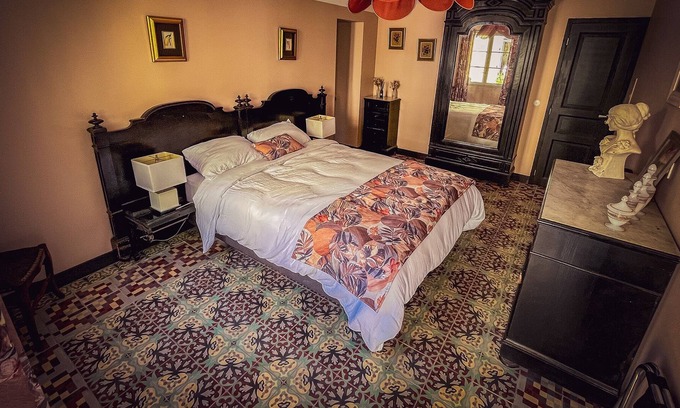 Caux Cama Y Desayuno | La Lingerie, romantic room for two people near Pézenas