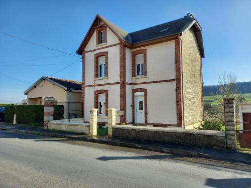 Nouvion-sur-Meuse Casa | La locomotive by La BB12087