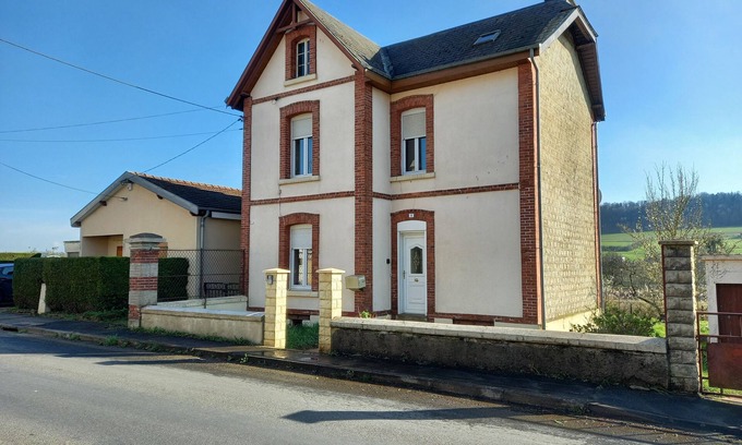 Nouvion-sur-Meuse Casa | La Locomotive by la Bb12087
