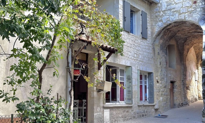 Saint-Paul-Trois-Chateaux Chalet De Esquí | La Maison du Château