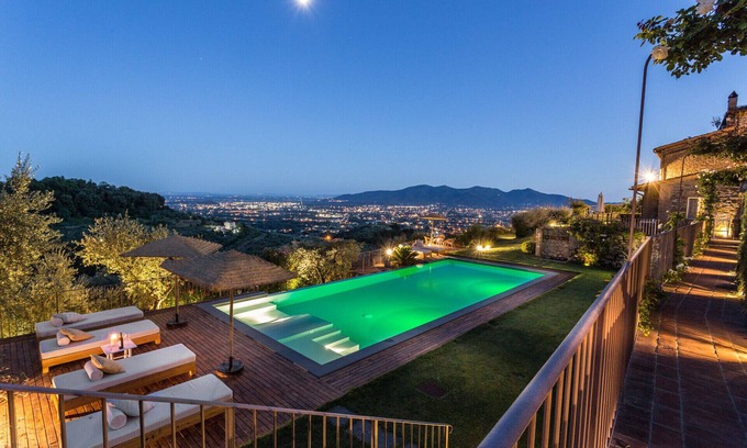 Nozanno Villa | LA Macina Farmhouse: una Impresionante Piscina Infinita con Vistas a Lucca y Hills