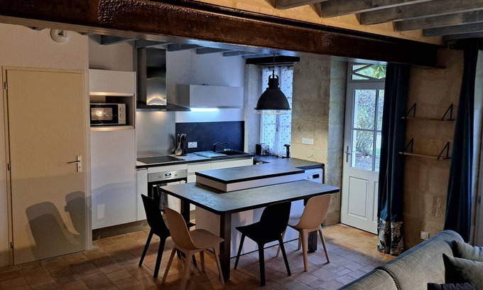 Savigny-en-Veron Casa | La Magnanerie