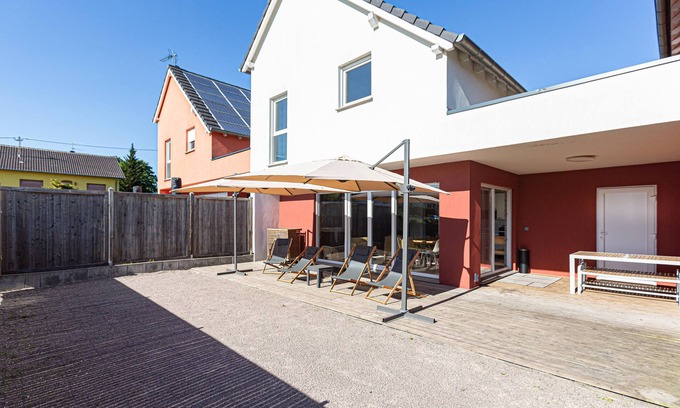 Griesheim-pres-Molsheim Villa | Maison Solaire -Villa-Villa-Baño con ducha-Vista al Jardín