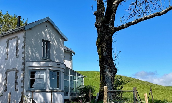 Montgreleix Casa | La Maison 50 - Cézallier viewpoint