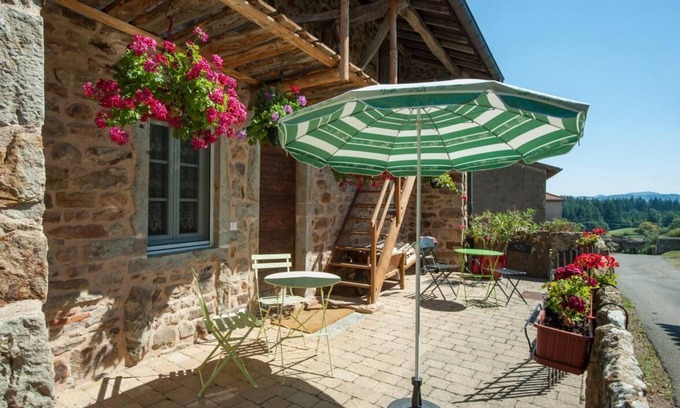 Montagny-sur-Grosne Casa | La Maison aux Pierres Levées