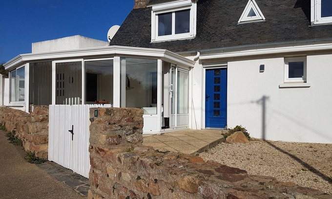 Pleubian Casa | La maison aux Hortensias, 1km from the beach and close to the Sillon de Talbert.