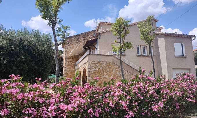 Laudun Casa | La Maison aux Lauriers Roses