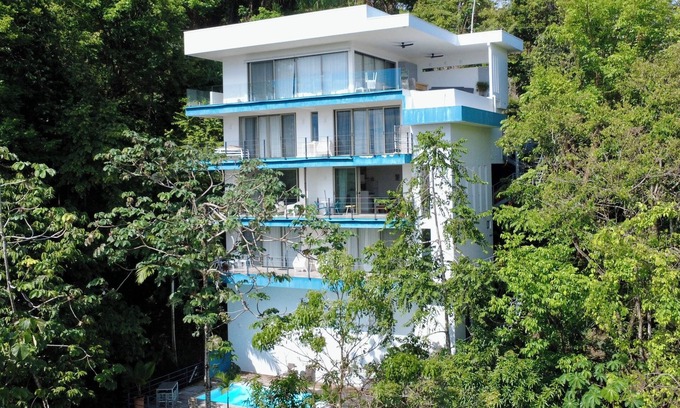 Valle Pura Vida Casa | La Maison Blanche: 3 Apartments/4 Bedrooms, Private Pool, Nature & Wildlife