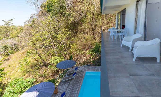Valle Pura Vida Apartamento | La Maison Blanche - 'Guanacaste': 2BR Apart. in Central Manuel Antonio