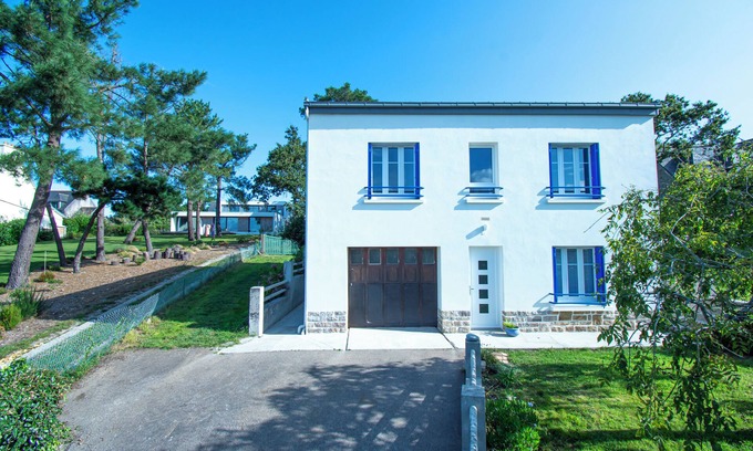 Crozon Casa | La Maison Bleue | Beautiful sea and garden view