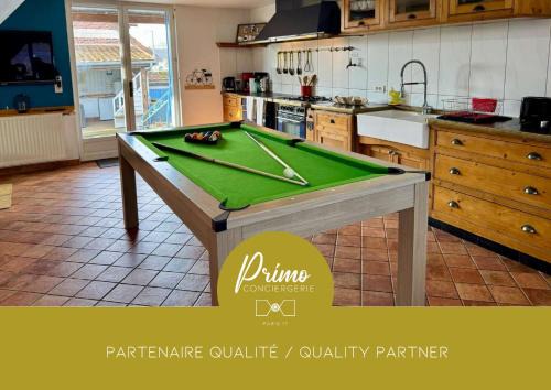 Cottenchy Casa | La Maison Bleue - Calme, Jardin, Billard