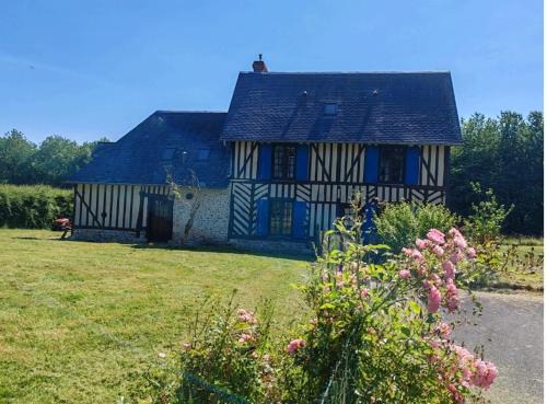 Reux Casa | La maison bleue