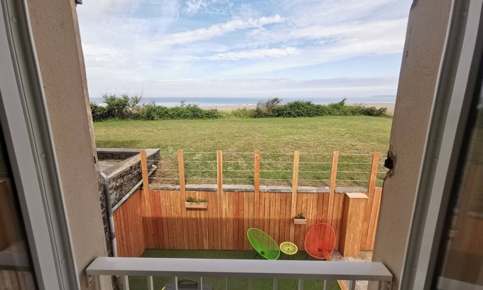 Siouville-Hague Casa | La maison bleue du surfeur face à la mer 6 persons
