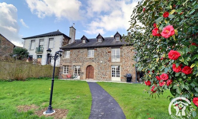 Saint-Symphorien Casa | La maison camelia