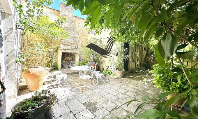 Rochefort Casa | La Maison de la Glycine - Located in the heart of town