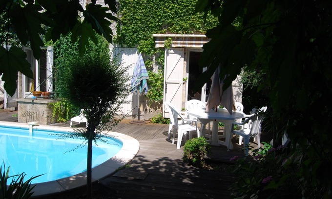 Cajarc Apartamento | La Maison de Lise, 90 m² en la planta baja, 4 personas, piscina privada.