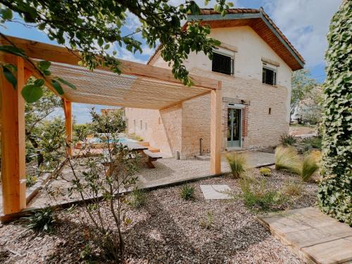 Orban Casa | La Maison Des Pierres Blondes