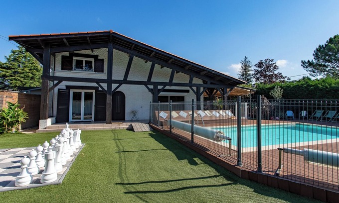 Ares Casa | La maison du Bonheur Ares, 28 pers with swimming pool