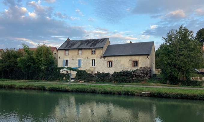 Bannay Cabaña | La maison du canal, cosy artist's house, pets welcome