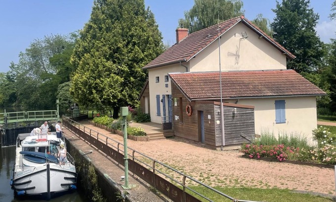 Genelard Casa | La Maison Eclusière - Genelard