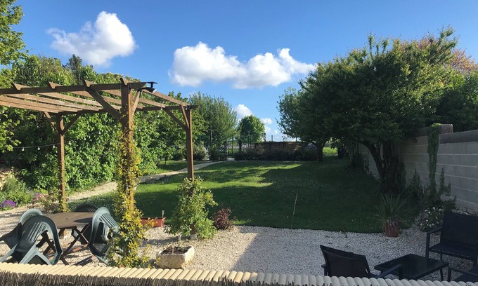 La Villedieu Cabaña | La Maison Glycine. A charming 3 bedroom cottage set in beautiful countryside