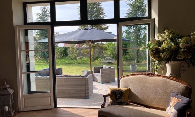 Mulsans Casa | La Maison Grande: Magnifique Corps de Ferme de 700m2 Entièrement Rénové, 14 Pers
