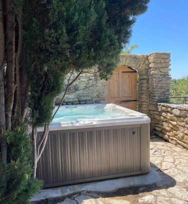 Saumane-de-Vaucluse Casa | La maison Haut-perché townhouse with view and jacuzzi