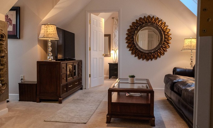 Greensboro Apartamento | La Maison Le Bain: A Beautiful Private Studio Style Room