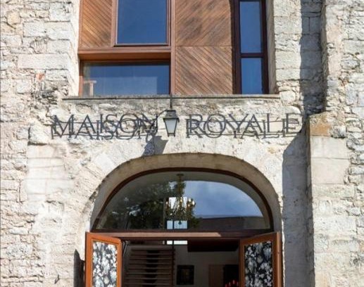 Pesmes Casa | La Maison Royale