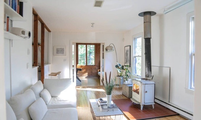 Hudson Casa | La Maison - Stylish Schoolhouse near Hudson