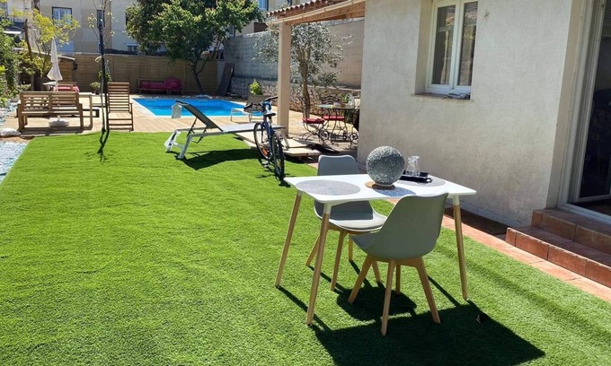 La Capelette Apartamento | La Maisonnette studio on swimming pool parking and Spa
